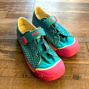Little girl size 13 Keen shoes